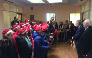 Παραδοσιακά κάλαντα και ευχές στον Πρόεδρο τής Φιλεκπαιδευτικής Εταιρείας