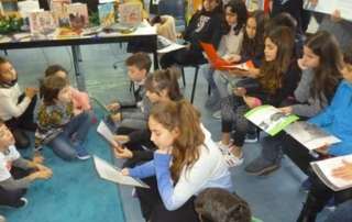 Χριστουγεννιάτικη έκπληξη στη βιβλιοθήκη! - Α΄1 και Στ΄1 τάξεις