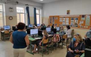 Πριν το χτύπημα του κουδουνιού, καθόμαστε κι εμείς στα θρανία!