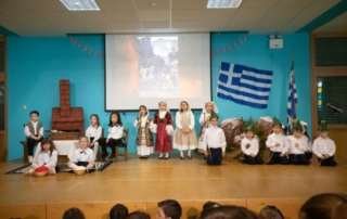 «Γιορτάζουμε την έπετειο τού ΟΧΙ… Ζήτω η Ελλάδα μας!»