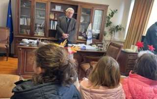 Κάλαντα στον Πρύτανη τού Πανεπιστημίου Ιωαννίνων