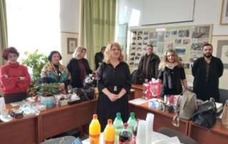 Ανταλλαγή δώρων μεταξύ εκπαιδευτικών