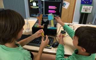 Χρησιμοποιώντας τον μικροελεγκτή micro:bit... 