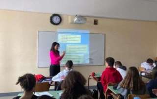 Συνομιλία με την υπεύθυνη τού Ομίλου Δημοσιογραφίας και Επικοινωνίας κ. Γιώτα Παππά