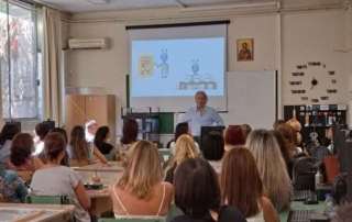 Οι εκπαιδευτικοί μας μαθαίνουν να αξιοποιούν την Τεχνητή Νοημοσύνη
