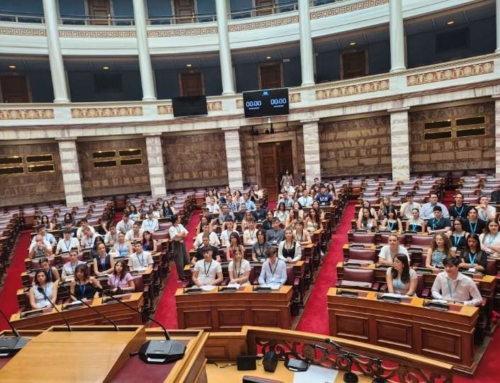 Μαθήτρια του Β’ Αρσακείου-Τοσιτσείου Λυκείου Εκάλης στη Βουλή των Εφήβων