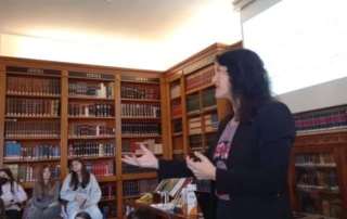 «Λέξεις που πληγώνουν, λέξεις που χαμογελούν...»