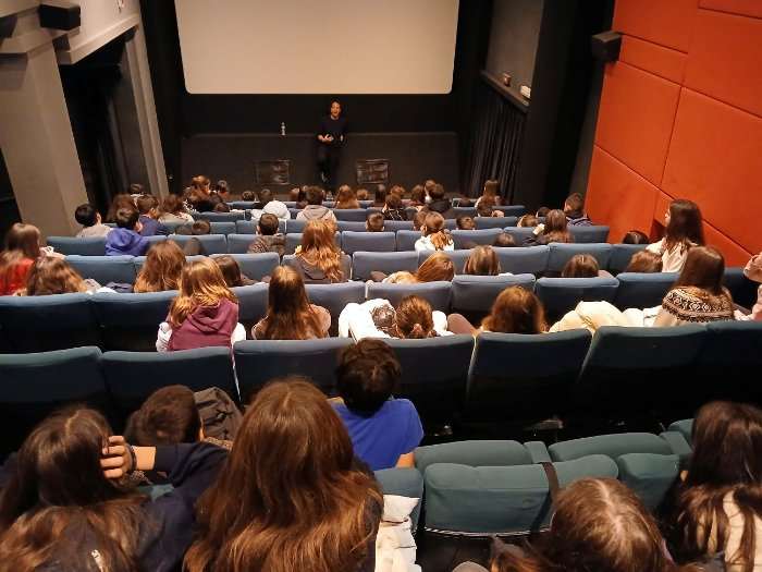 Παρακολουθώντας την ταινία "Τα όριά μας"
