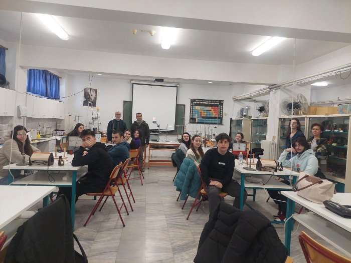 Επίσκεψη στο Ε.Κ.Φ.Ε. Πατρών: πανδαισία πειραμάτων στις Φυσικές Επιστήμες!