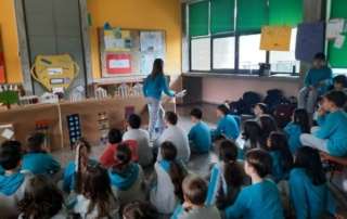 Γνωρίζουμε την "ιστορία τής δραχμής" και την "οικογένεια τού ευρώ"...